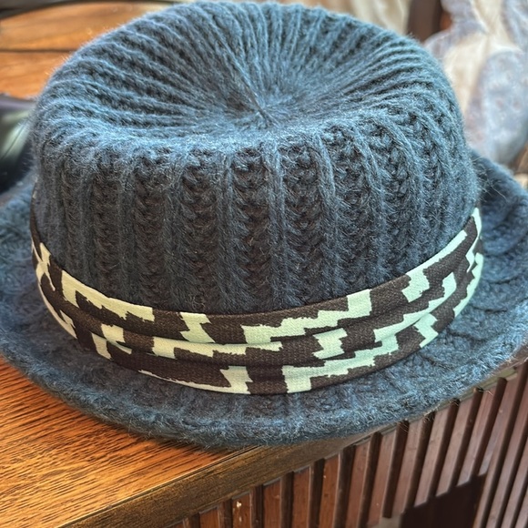 New BCBG Blue Knitted Hat - Picture 2 of 6